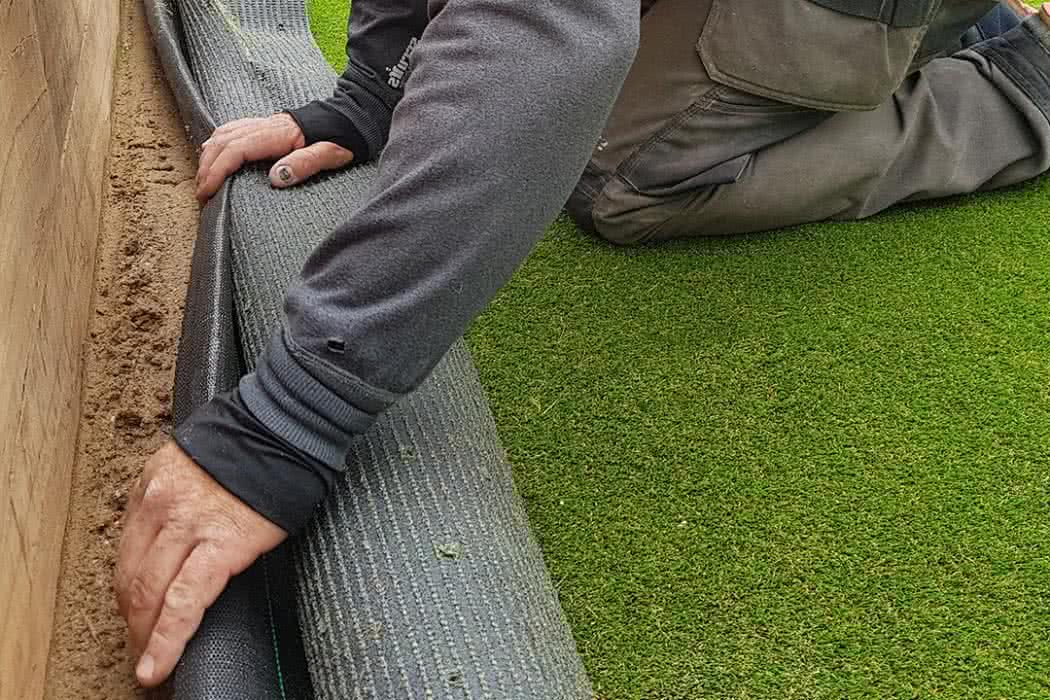 10 Simple Steps – How To Install Artificial Grass [Quick Guide]