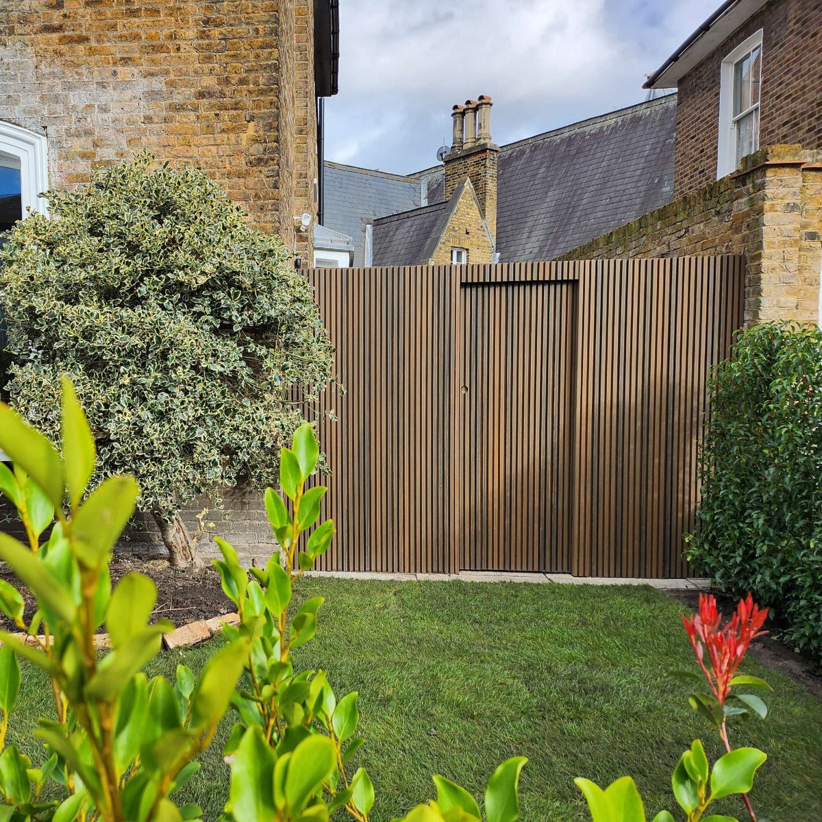 Contemporary Composite Slatted Cladding - Cedar Brown - Capped 3.6M Exterior Wall Clad Board