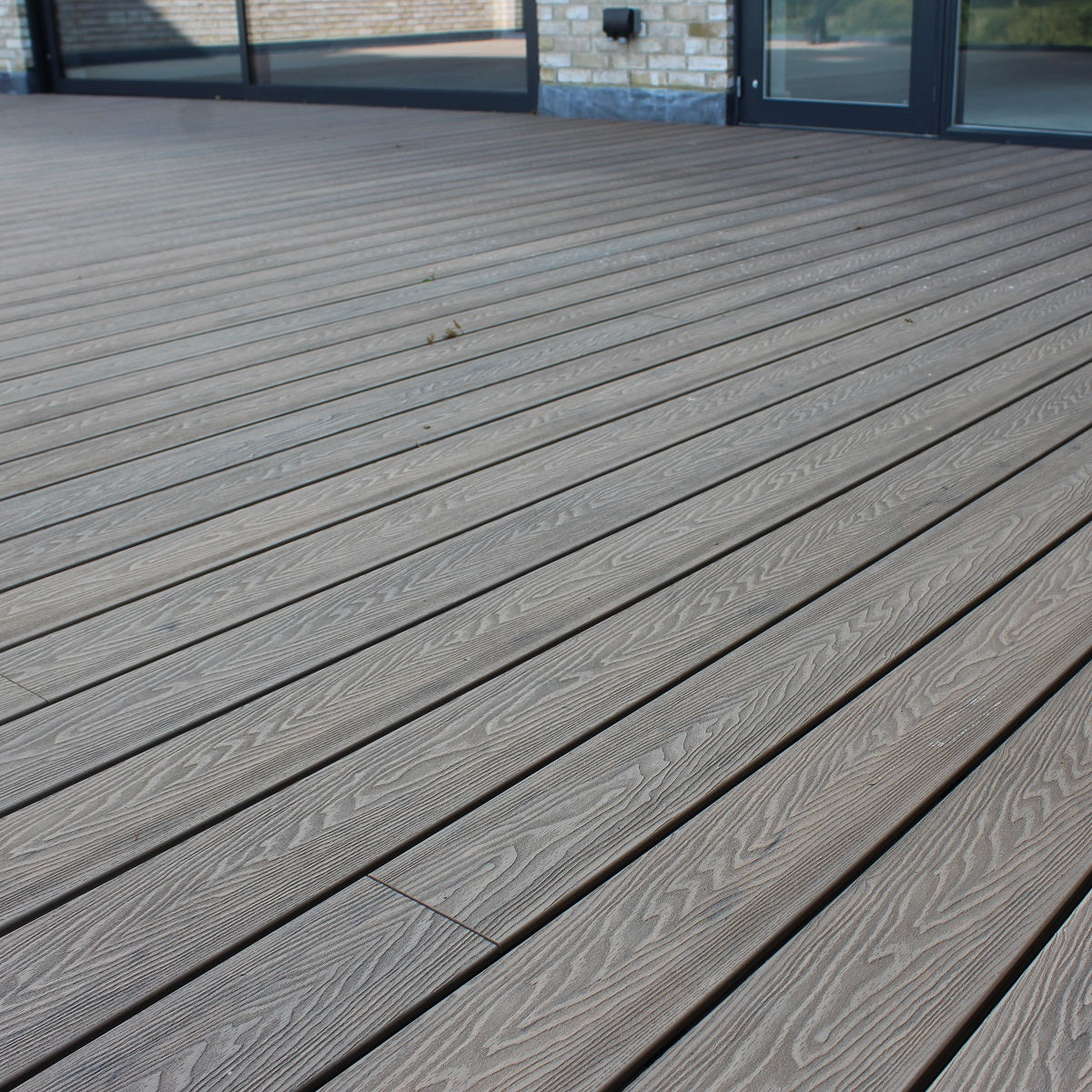 Classic Composite Decking - Bourbon Brown - 3.6M Reversible Wood-Grain / Grooved Deck Board