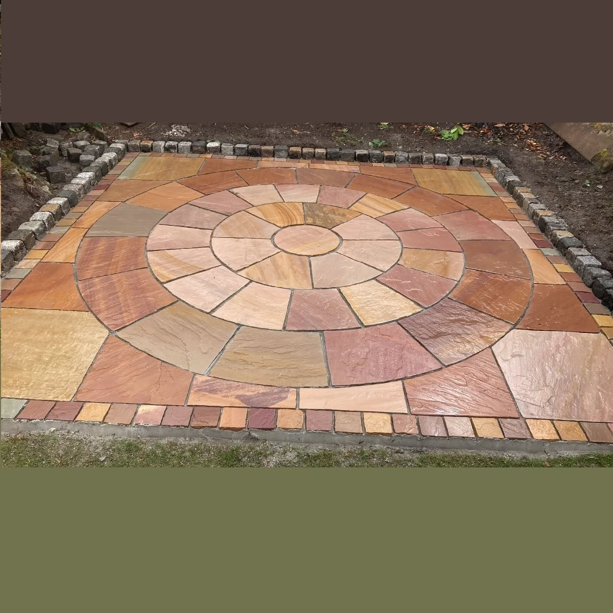 Desert Buff Sandstone Paving Circle Feature inc. Squaring Off Pieces - 2.4M x 2.4M