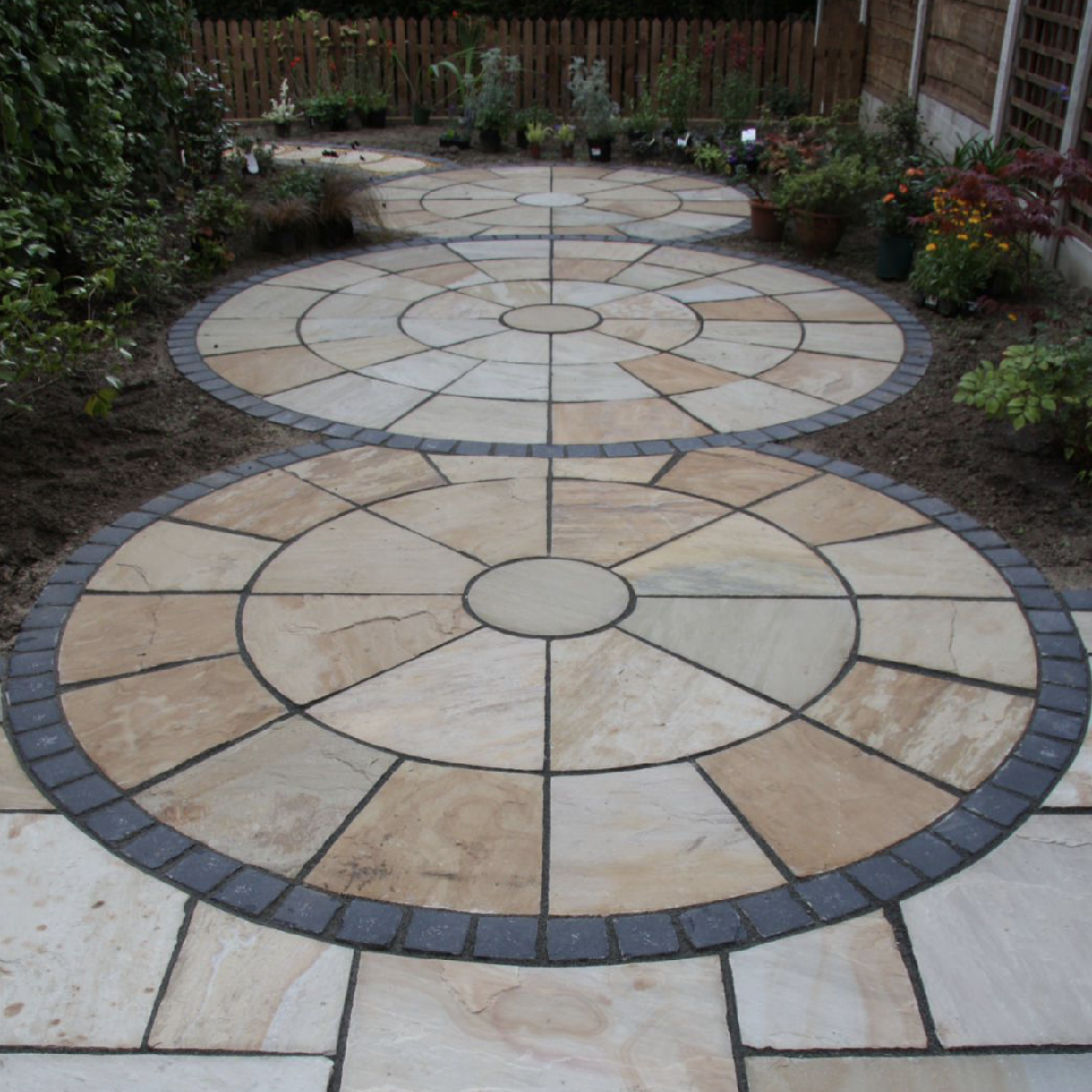 Desert Buff Sandstone Paving Circle Feature inc. Squaring Off Pieces - 3.0M x 3.0M