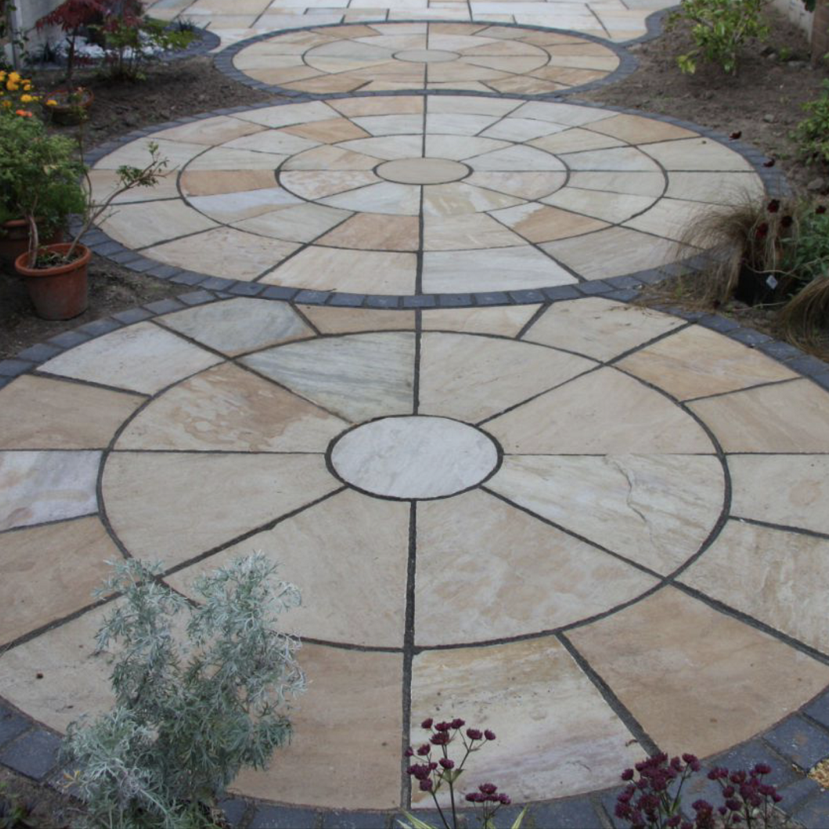 Desert Buff Sandstone Paving Circle Feature inc. Squaring Off Pieces - 3.0M x 3.0M