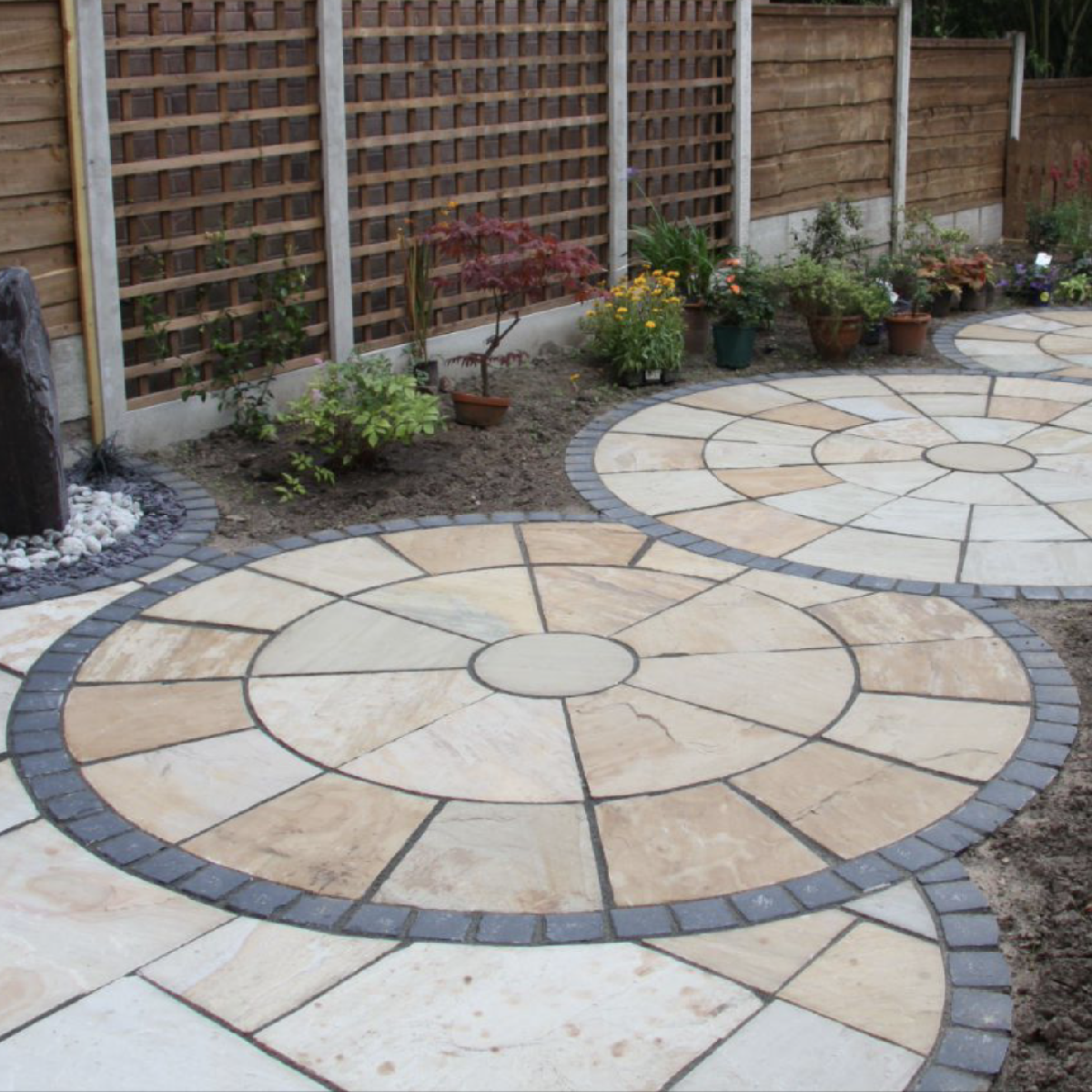 Desert Buff Sandstone Paving Circle Feature inc. Squaring Off Pieces - 3.0M x 3.0M