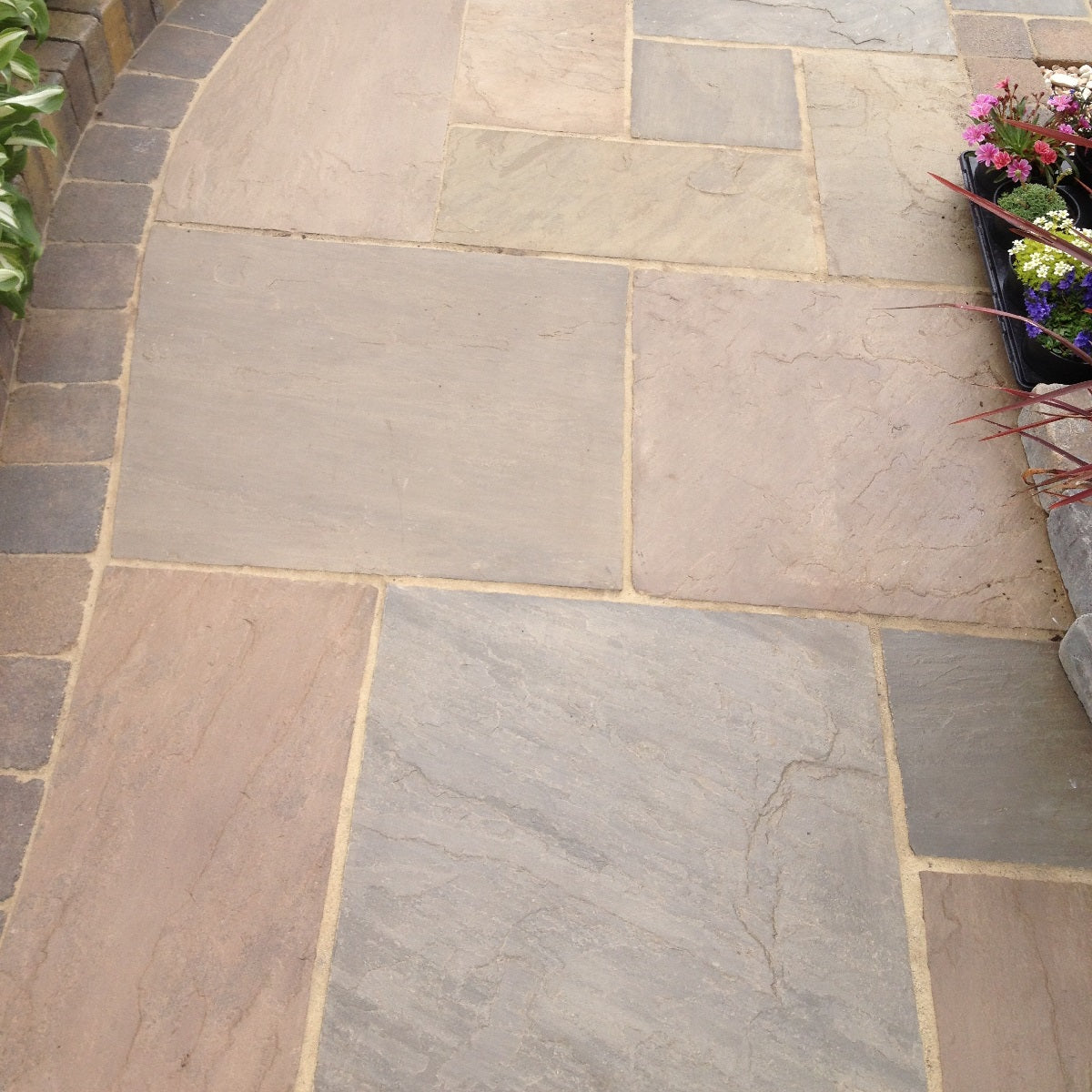 Raj Blend 18mm Calibrated Sandstone Paving - Mixed Sizes