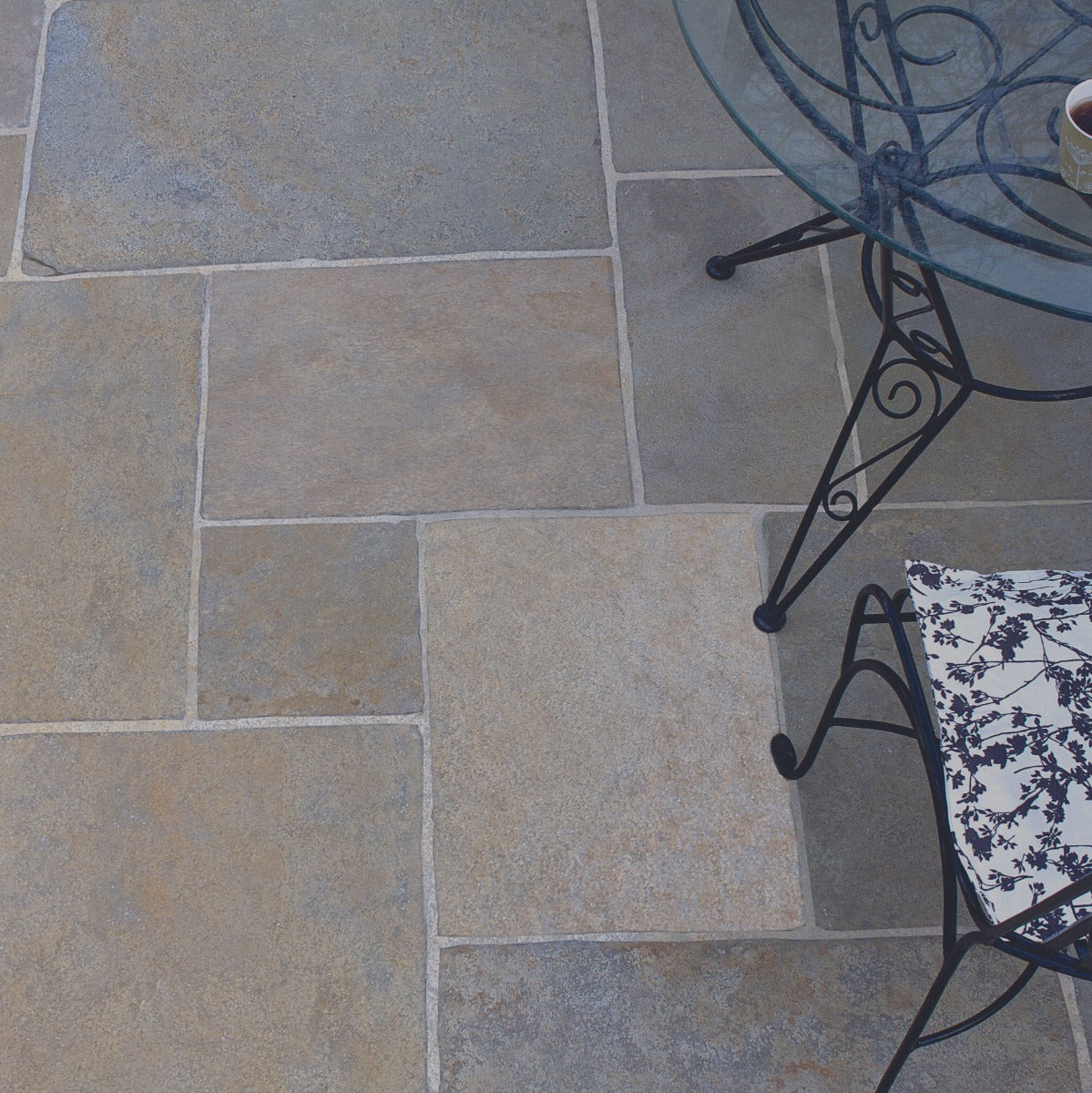 Strata Stones Sorrento Antiqued/Tumbled Bella Limestone Paving Project Pack - 15.39m2 Pack